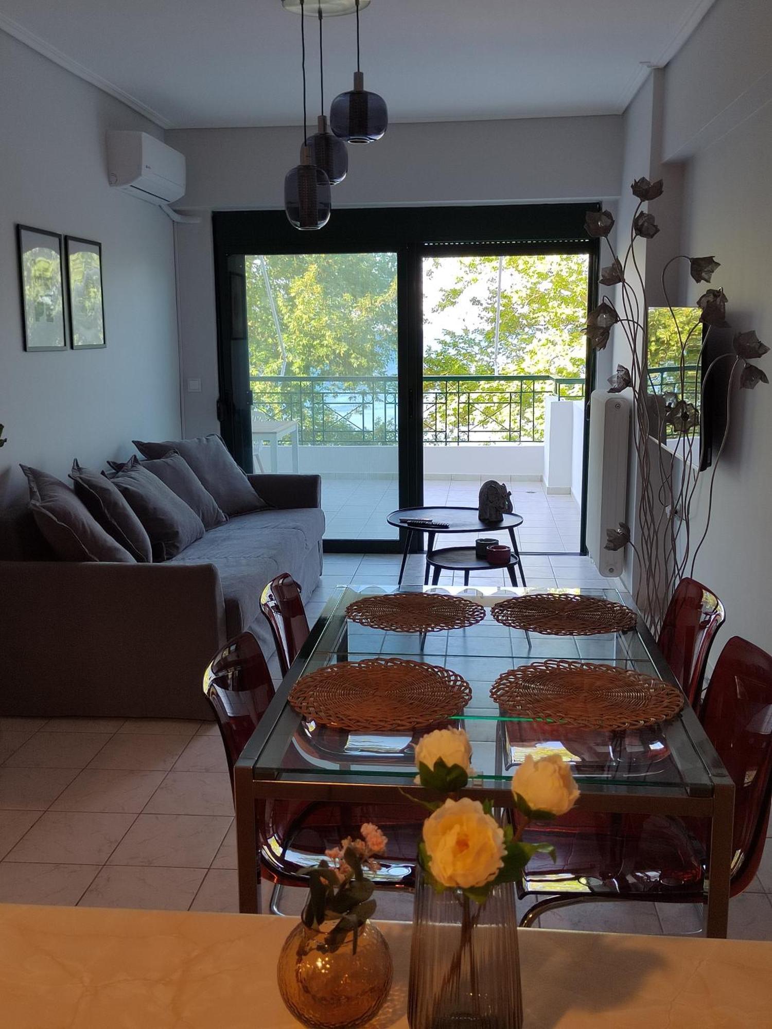 The Cozy Seaside Apartment Nafpaktos Bagian luar foto