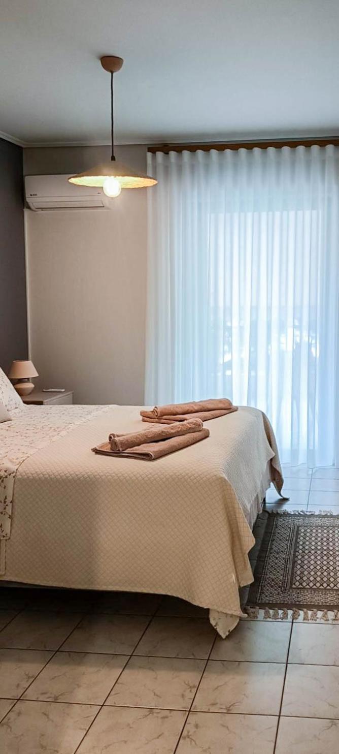 The Cozy Seaside Apartment Nafpaktos Bagian luar foto
