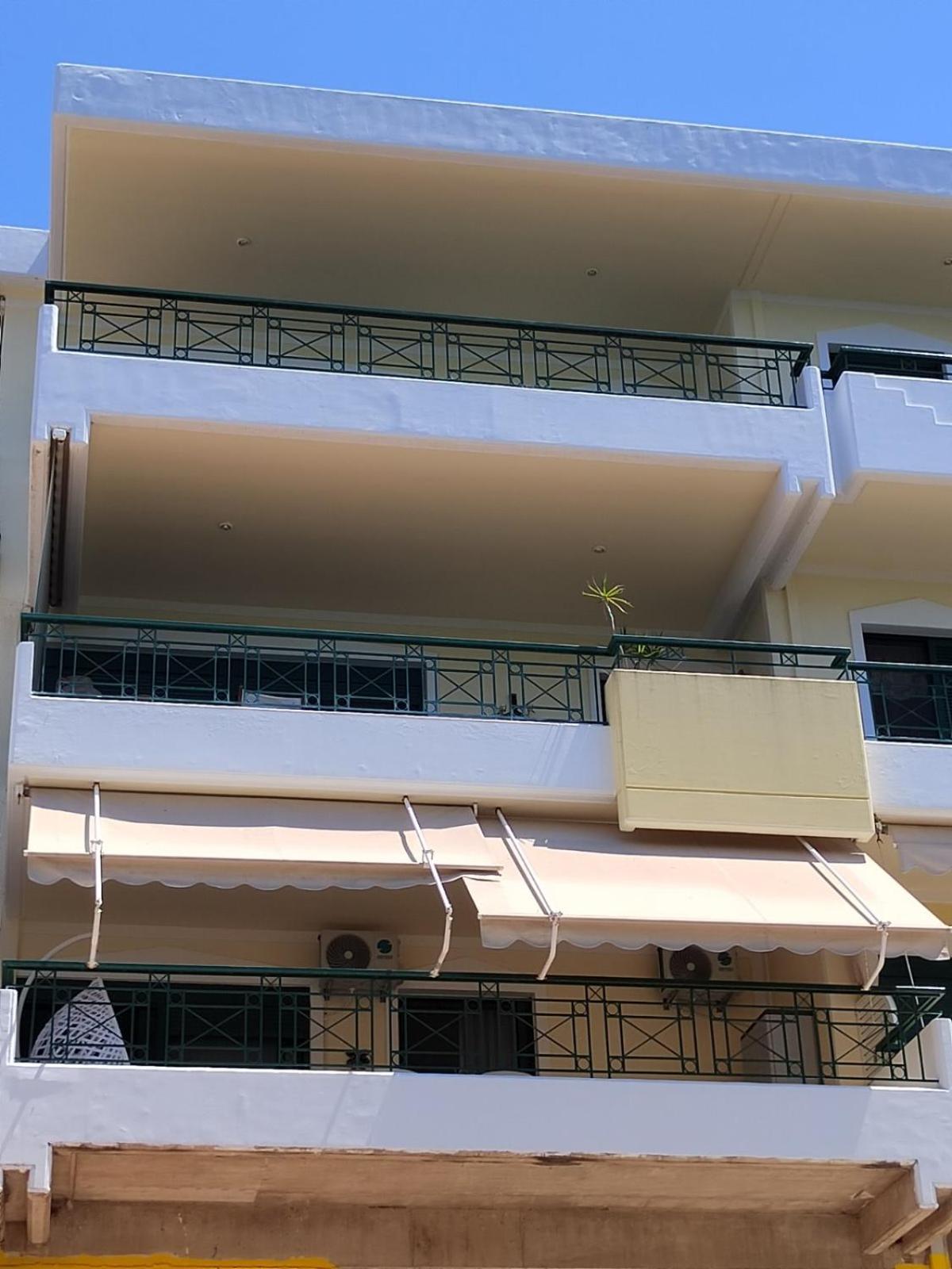 The Cozy Seaside Apartment Nafpaktos Bagian luar foto